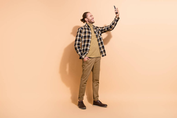 Full size profile side photo of young man make selfie smartphone talk conversation video isolated over beige color background - Fotografie, Obrázek