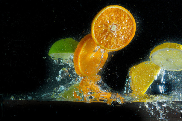 Salpicadura de fruta
 - Foto, Imagen