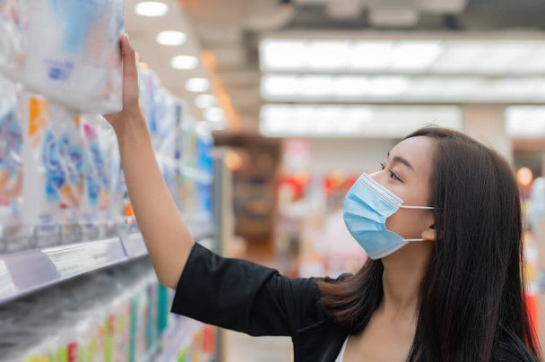 Beautiful asian woman walking shopping in a supermarket,Time for relax,Buy for dinner,Thailand people,Happy time lifestyle concept,Stock up on covid-19 - Foto, Bild