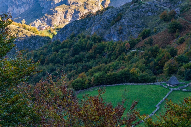 Autumn landscape in the Somiedo natural park in Asturias.  - Photo, Image