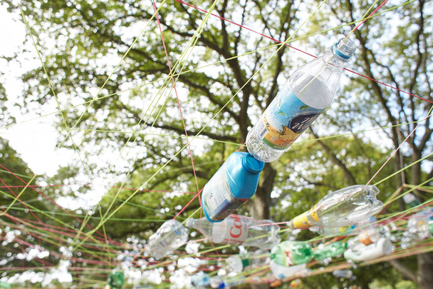 The concept of human pollution of forests and nature with plastic bottles. - Foto, imagen