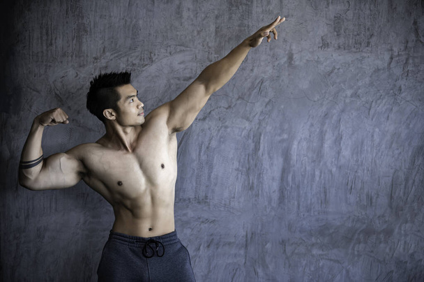 Portrait of asian man with big muscles at the gym, Workout for good health - Fotografie, Obrázek