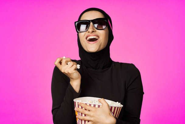 cheerful woman entertainment cinema popcorn fashion studio lifestyle - Fotografie, Obrázek