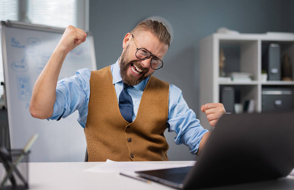 Happy businessman using laptop - Фото, зображення