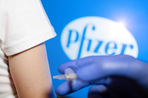 New Pfizer Drug Reduces Risk of Severe Coronavirus. Close-up injection. YESSENTUKI, RUSSIA - November 6, 2021 - Фото, изображение