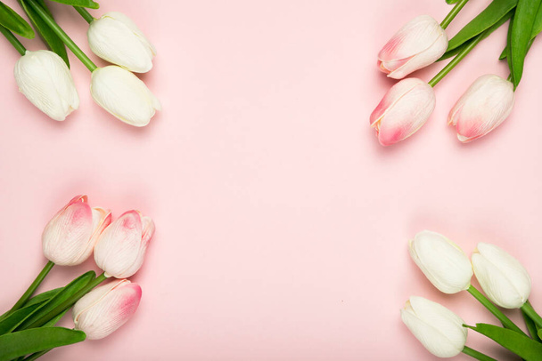 marco tulipanes en flor con espacio de copia. Foto de alta calidad - Foto, imagen