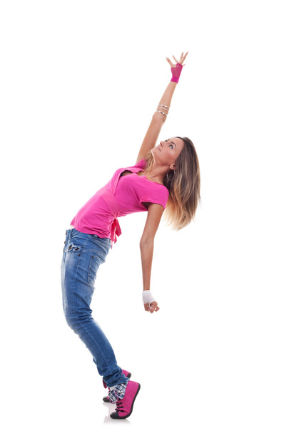 vrouw danser in hip hop kleding - Foto, afbeelding