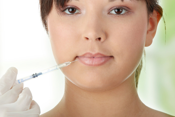Frau bekommt Botox gespritzt - Foto, Bild