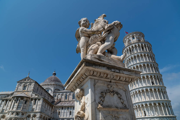 Tower of Pisa and Fontana dei Putti , Pisa, Tuscany italy 22.07.2021 - Fotoğraf, Görsel