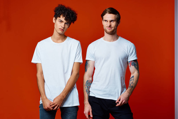 funny two friends in white t-shirts posing Studio - Zdjęcie, obraz