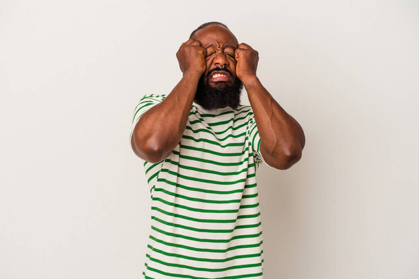 African american man with beard isolated on pink background crying, unhappy with something, agony and confusion concept. - Photo, image