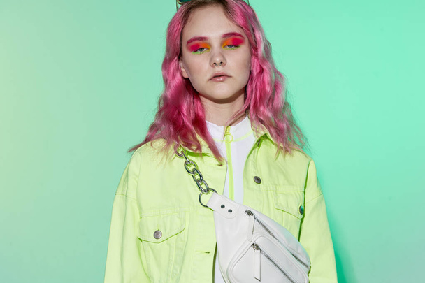 hipster woman pink hair posing fashion clothes lifestyle fun design - Foto, Imagen