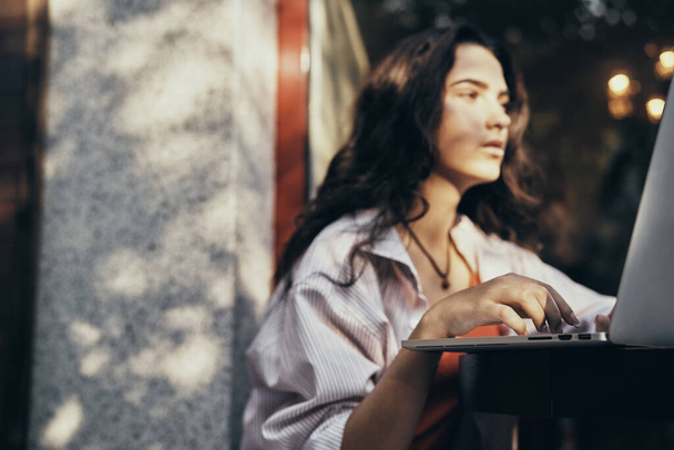 woman with laptop student training Lifestyle Fresh air - Fotografie, Obrázek