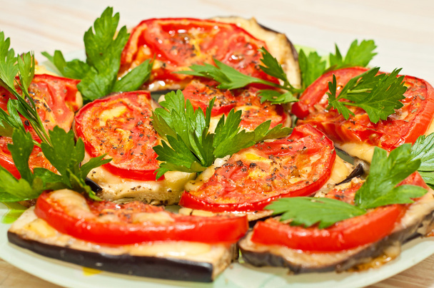 Baked eggplant with tomatoes - Foto, Imagen