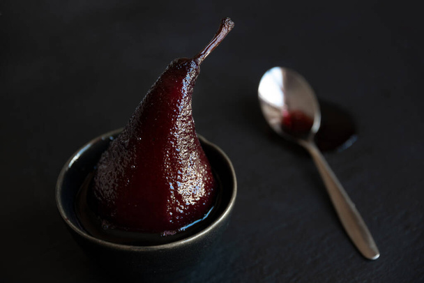 Sweet pear cooked with red wine, delicious homemade dessert - Zdjęcie, obraz