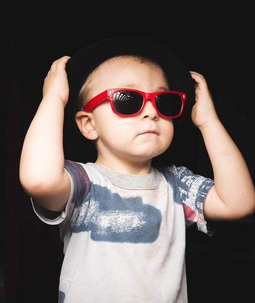 fashionable kid in summer park - Фото, зображення