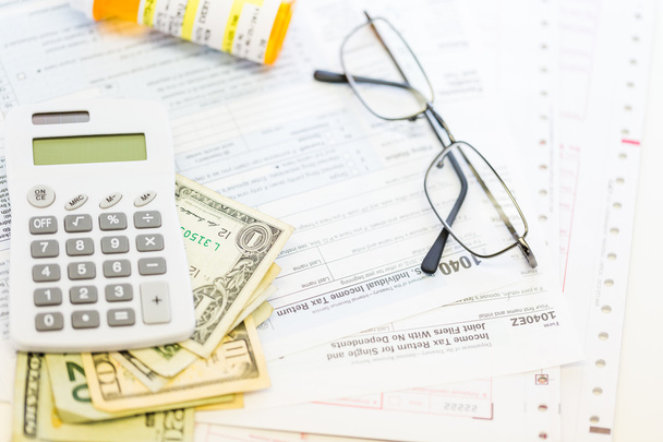 kalkulačka, hotovost a brýle - daňové přiznání - Fotografie, Obrázek