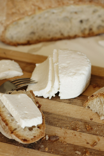 Sliced cheese and bread - Foto, immagini