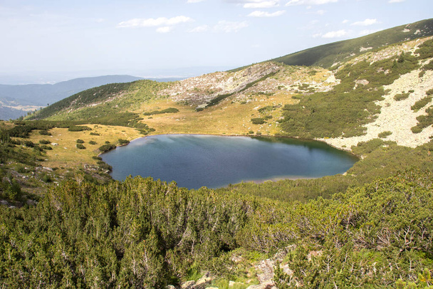 Erstaunliche Landschaft des Rila-Gebirges in der Nähe des Yonchevo-Sees, Bulgarien - Foto, Bild