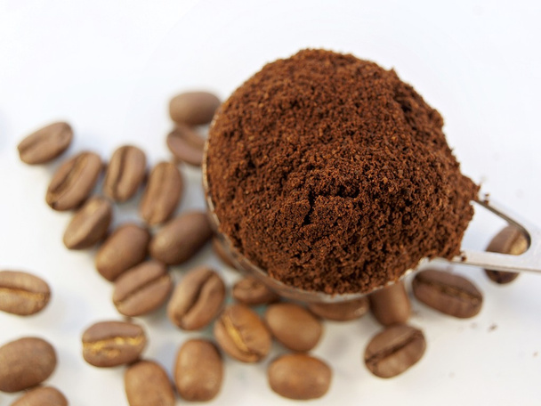 Ground coffee and coffee beans - Fotografie, Obrázek
