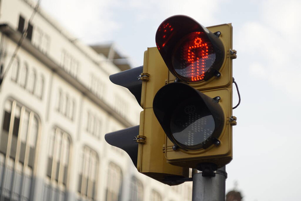 Светофор на красный свет, стоп-сигнал  - Фото, изображение