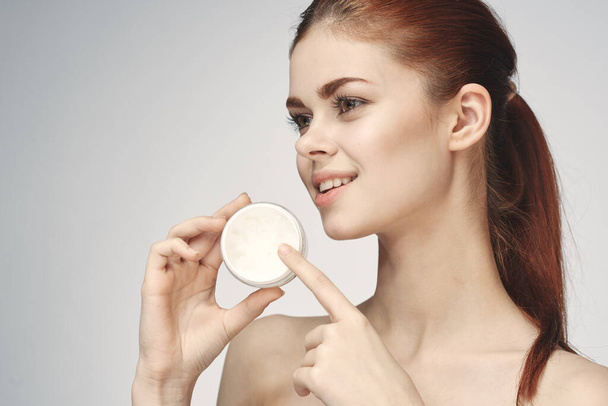 woman with jar of cream makeup face skin care close-up - Foto, afbeelding