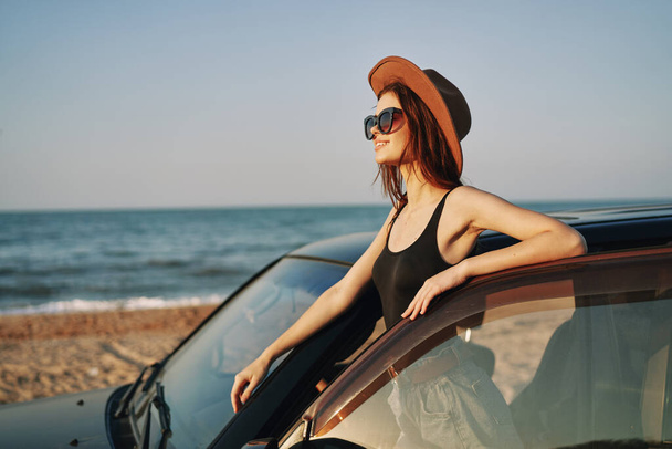 pretty woman in sunglasses near the car on the beach travel lifestyle - Fotografie, Obrázek