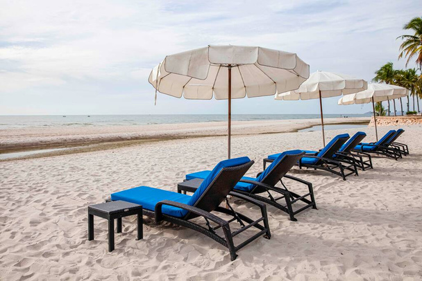 Empty sun beds at the beach of the hotel in relief of the epidemic - 写真・画像