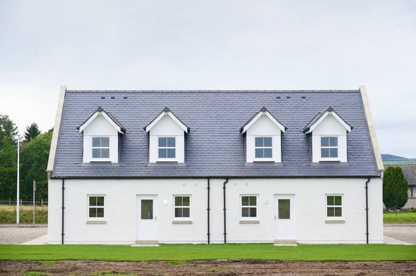 Luxusní nový dům se staví na venkově - Fotografie, Obrázek