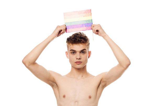 man met lgbt vlag transgender gemeenschapsdiscriminatie - Foto, afbeelding