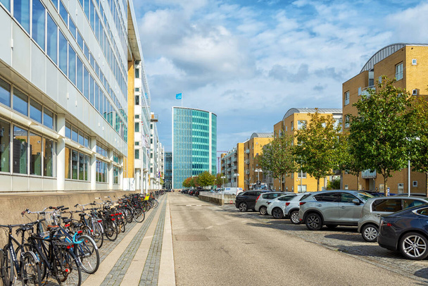 Копенгаген. Дания. 715. Сентябрь. 2021 год. Современные офисные здания на берегу залива. Копенгаген, Дания. Европейская архитектура - Фото, изображение
