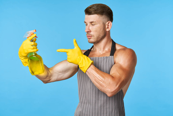 man wearing an apron detergent cleaning service housework - Фото, зображення