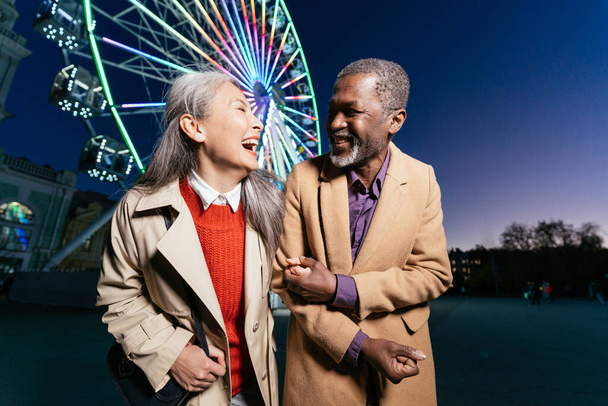 Storytelling image of a multiethnic senior couple in love - Foto, afbeelding
