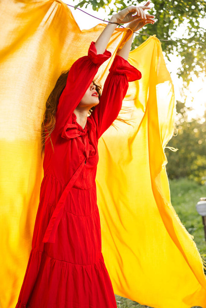 pretty woman nature yellow cloth fresh air glamor - Fotografie, Obrázek