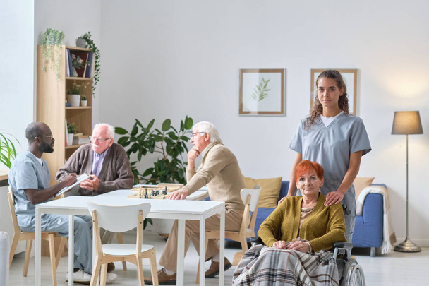 Nurse taking care about senior people - Valokuva, kuva