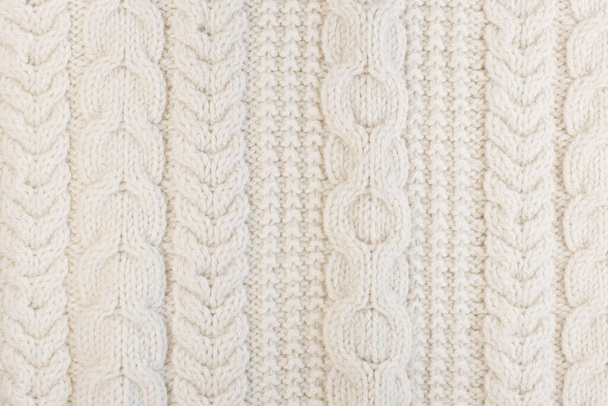 текстура натуральной шерсти вязаный свитер цвета слоновой кости крупным планом. текстура ткани для макета - Фото, изображение