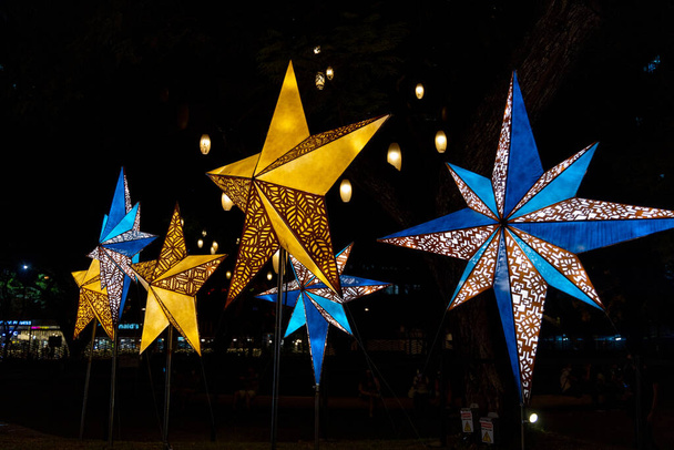 Decoración de Navidad en Ayala Triangle Park, Manila, Filipinas - Foto, imagen