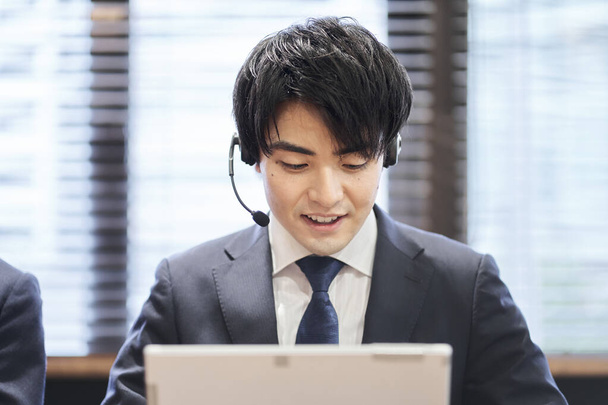 Asian business person responding at the customer center - Photo, Image