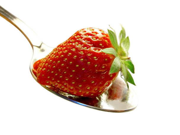 Strawberry on spoon - Fotoğraf, Görsel