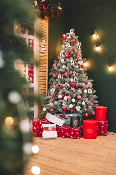 Christmas decor decorations on the Christmas tree - Foto, immagini