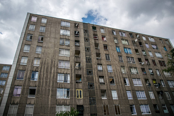 Szociális lakásblokk Brüsszel óvárosában, Belgium, 2017. június - Fotó, kép
