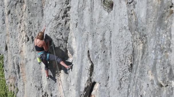 chica escalador de roca
 - Metraje, vídeo