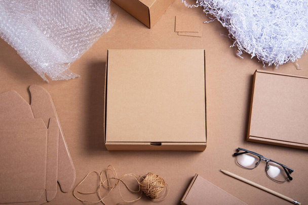 Brown cardboard box on warehouse working place - Φωτογραφία, εικόνα