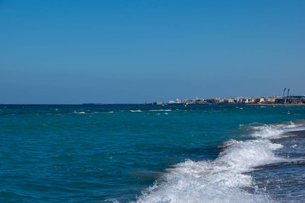 The blue sky over the sea and beach on a sunny day in summer - Foto, Imagen