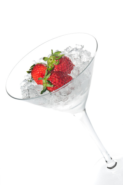 truskawkowy koktajl w kieliszku martini - Zdjęcie, obraz