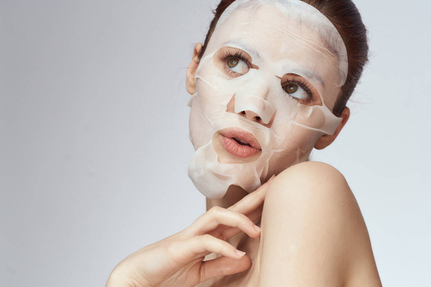 woman with bare shoulders face mask skin care procedures - Foto, afbeelding