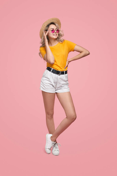 Young woman in stylish outfit - Foto, imagen