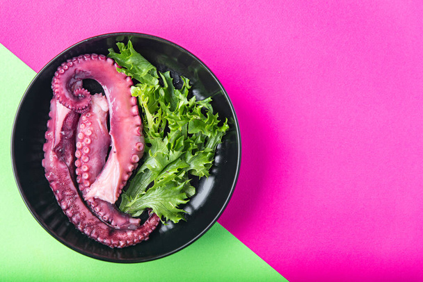chobotnice salát jídlo mořské plody jídlo svačinka na stole kopie prostor jídlo pozadí vegetariánské jídlo pescetariánská strava - Fotografie, Obrázek