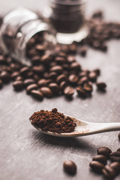 Kávé bab és por texturált háttér stock kép. - Fotó, kép