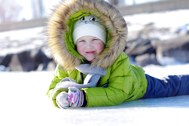 child, winter, snow, cold, fun, baby, kid, boy, childhood, hat, smiling, smile, happiness, season, people, outdoors, woman, face, park, nature, playing, little, joy, cap, clothing - Fotoğraf, Görsel